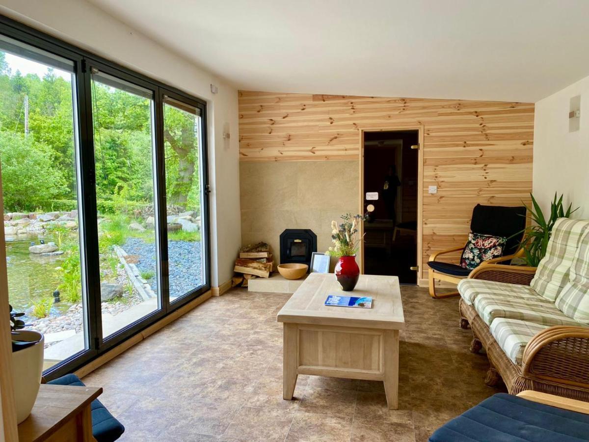 Mid-Wales Farmhouse, Swimming Pool, Tranquil Countryside Views, Sleeps 14 Meifod 外观 照片